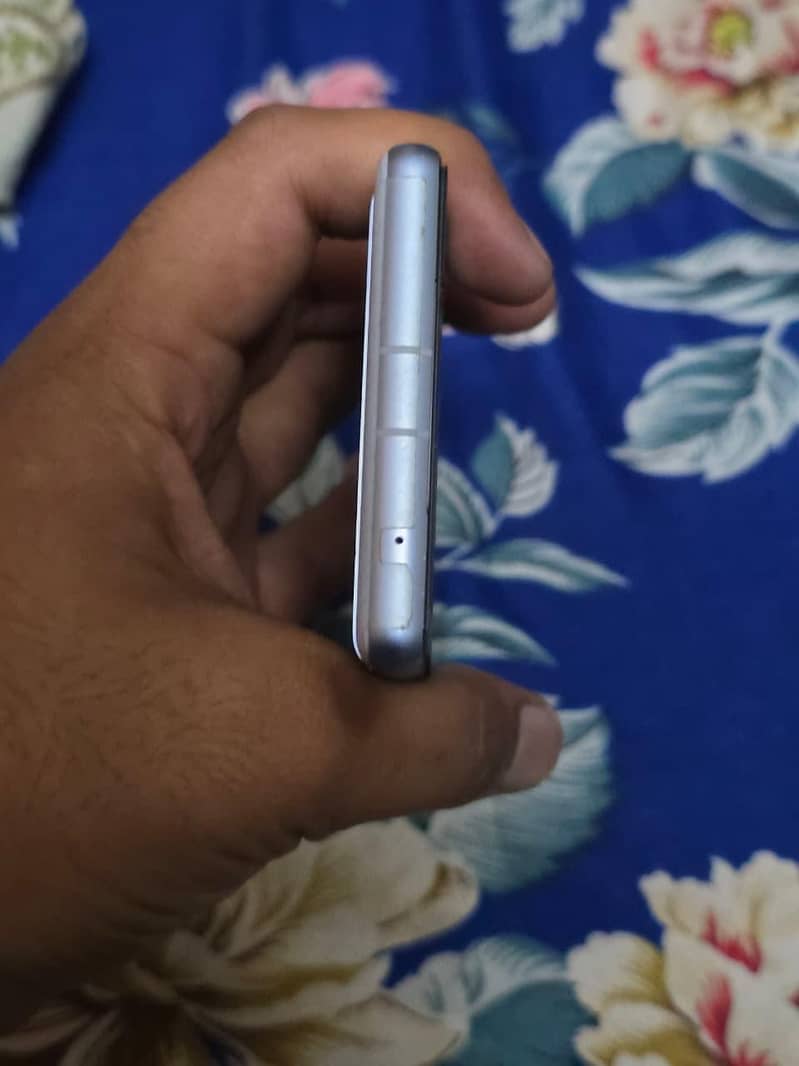 Google Pixel 7a 2