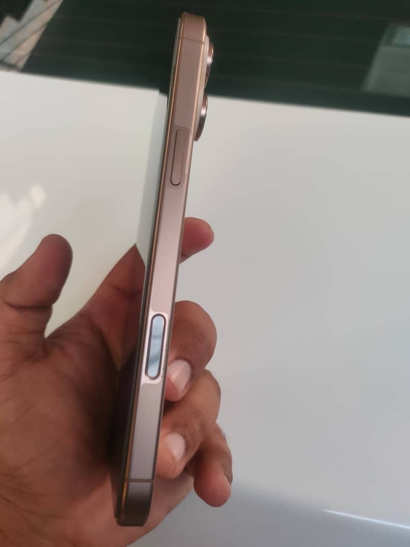 Apple iPhone 16 Pro Max 13