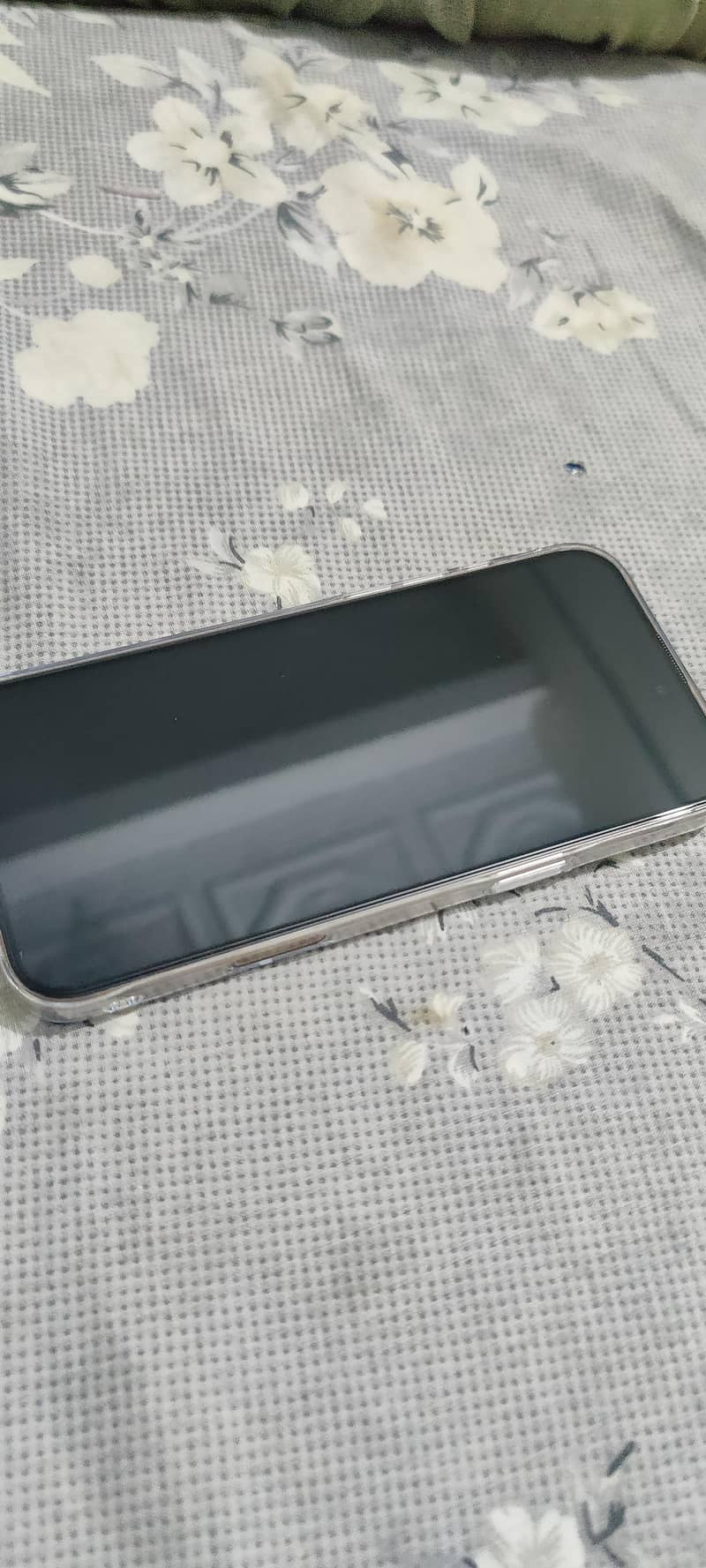 Apple iPhone 16 Pro Max 0