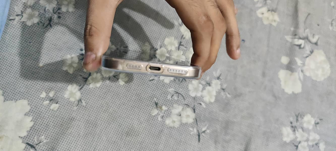 Apple iPhone 16 Pro Max 4