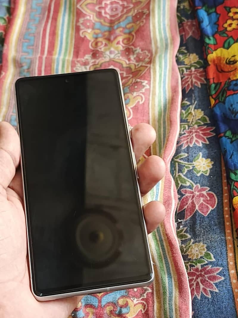 Google Pixel 7 4