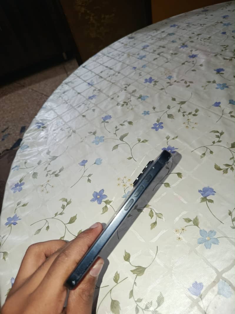 Apple iPhone 16 1