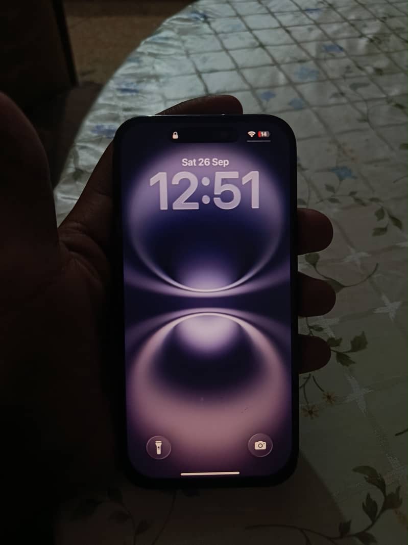 Apple iPhone 16 5