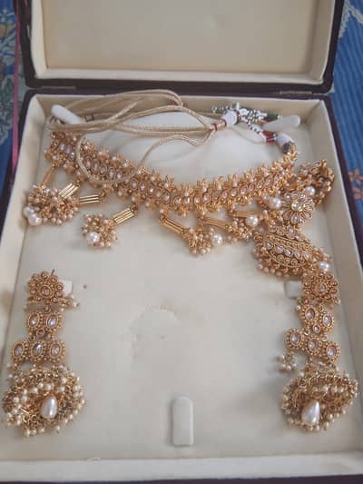 Artificial jewellery set