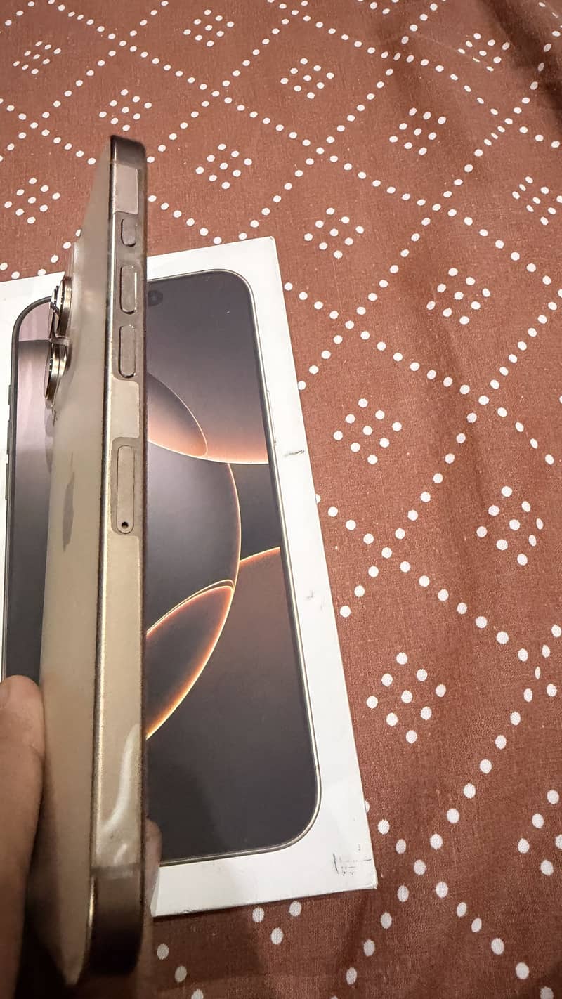 Apple iPhone 16 Pro Max 1