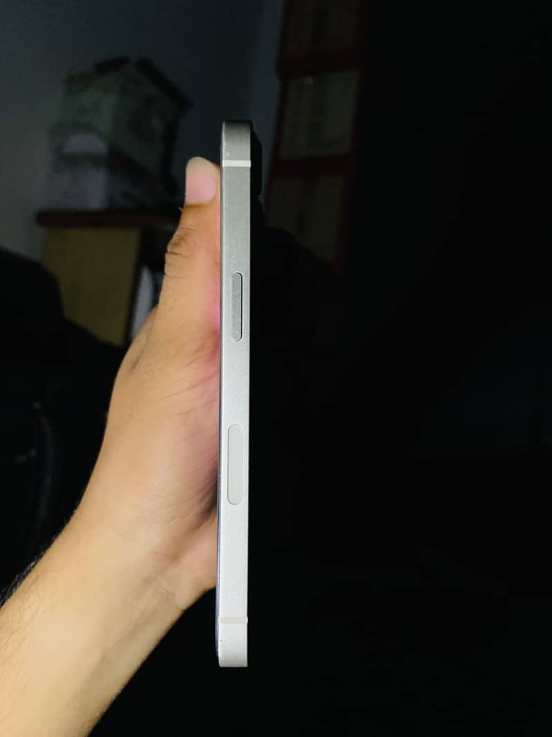 Apple iPhone 13 4