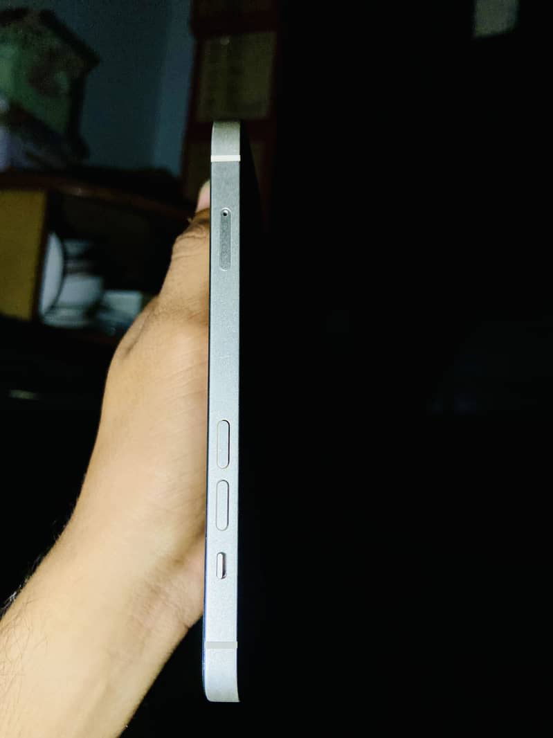 Apple iPhone 13 5