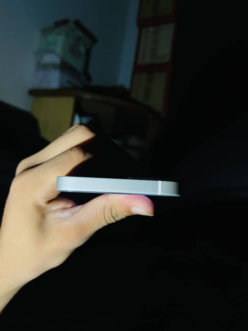 Apple iPhone 13 6
