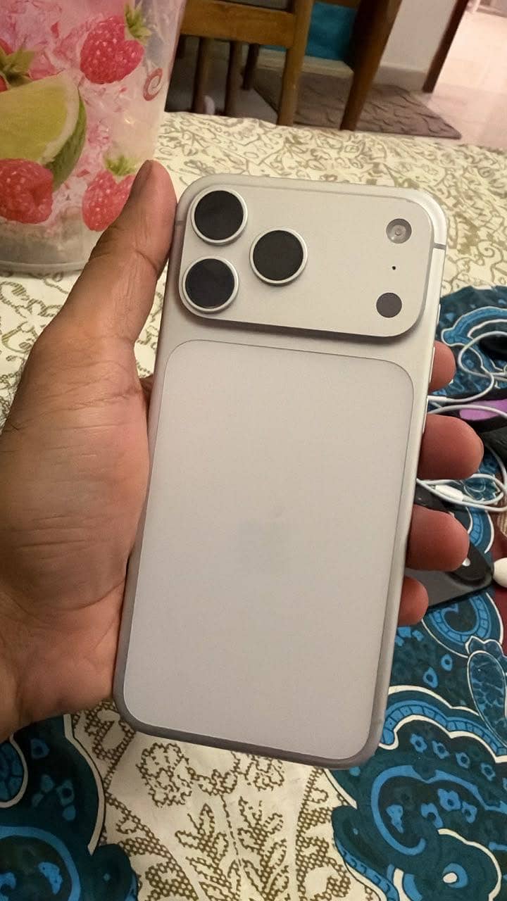 Apple iPhone 17 Pro Max 3