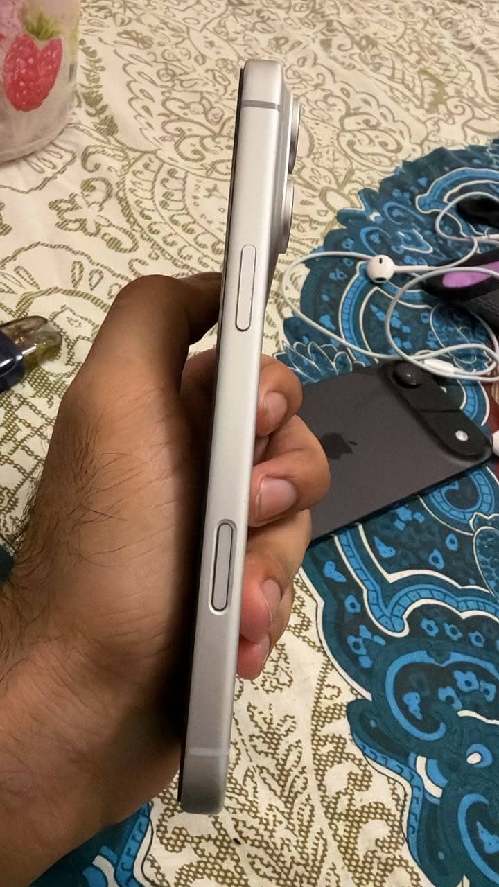Apple iPhone 17 Pro Max 5