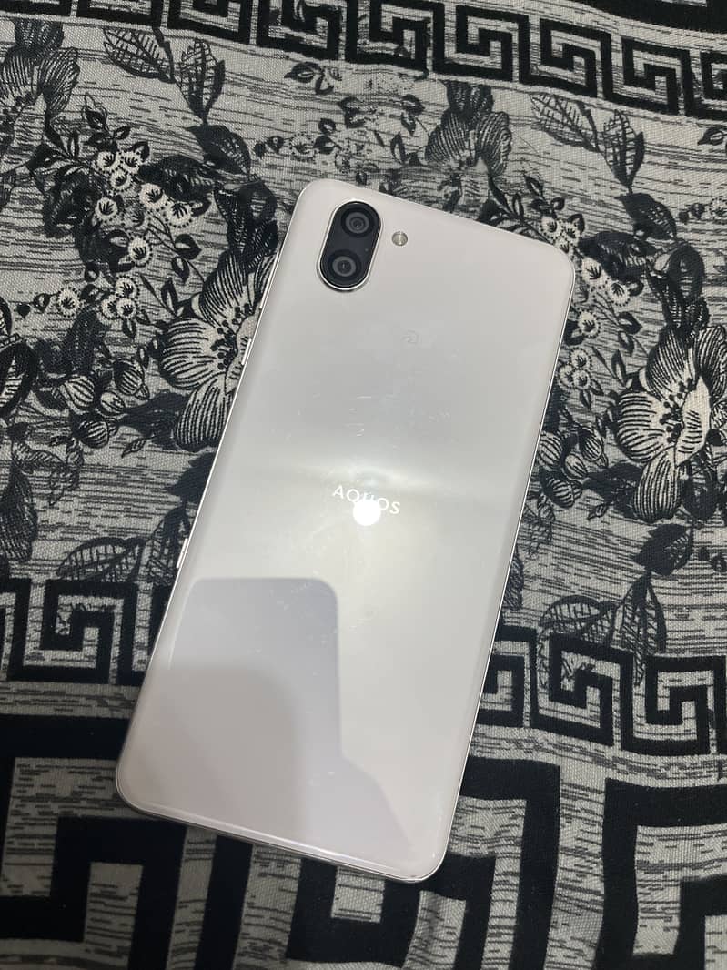 Sharp Aquos R3 0