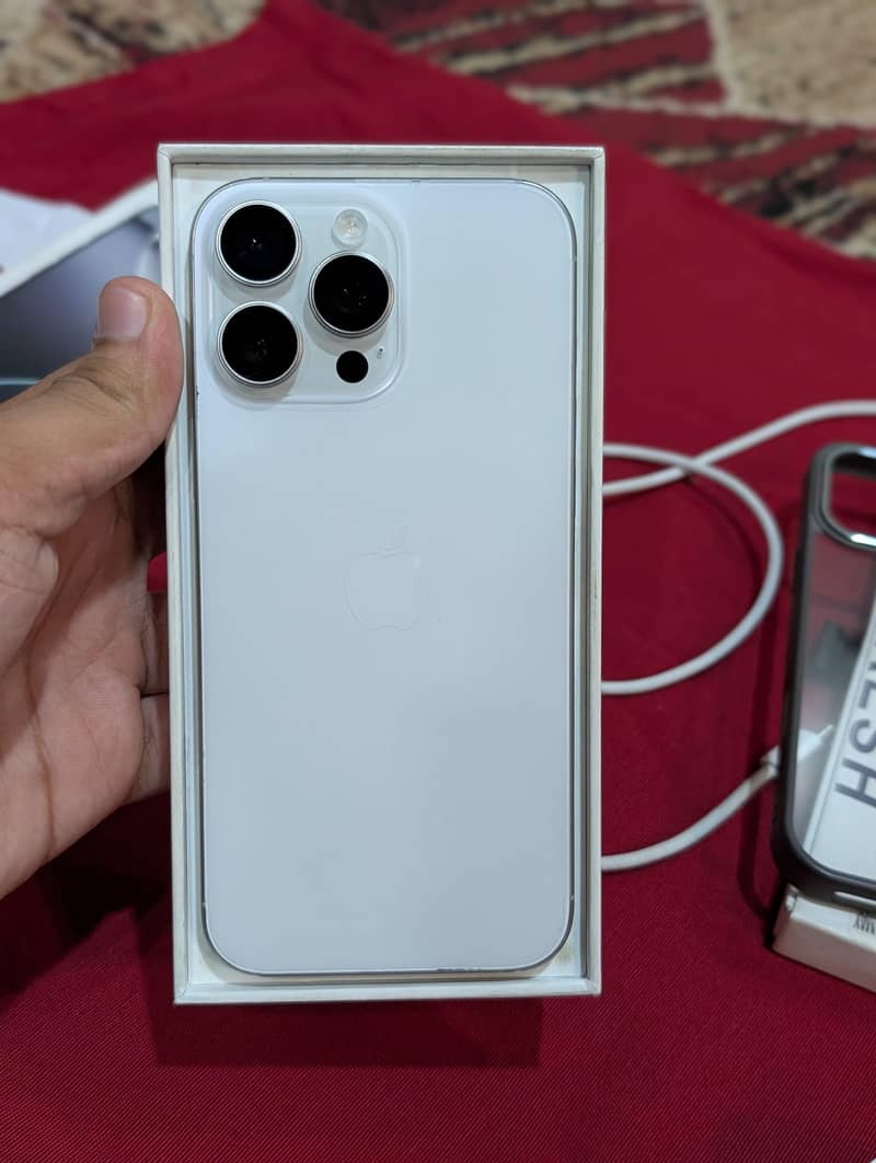 Apple iPhone 16 Pro Max 0