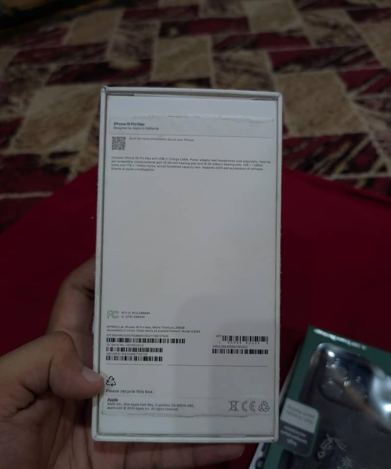 Apple iPhone 16 Pro Max 2