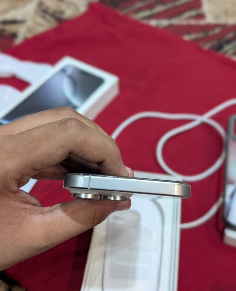 Apple iPhone 16 Pro Max 5