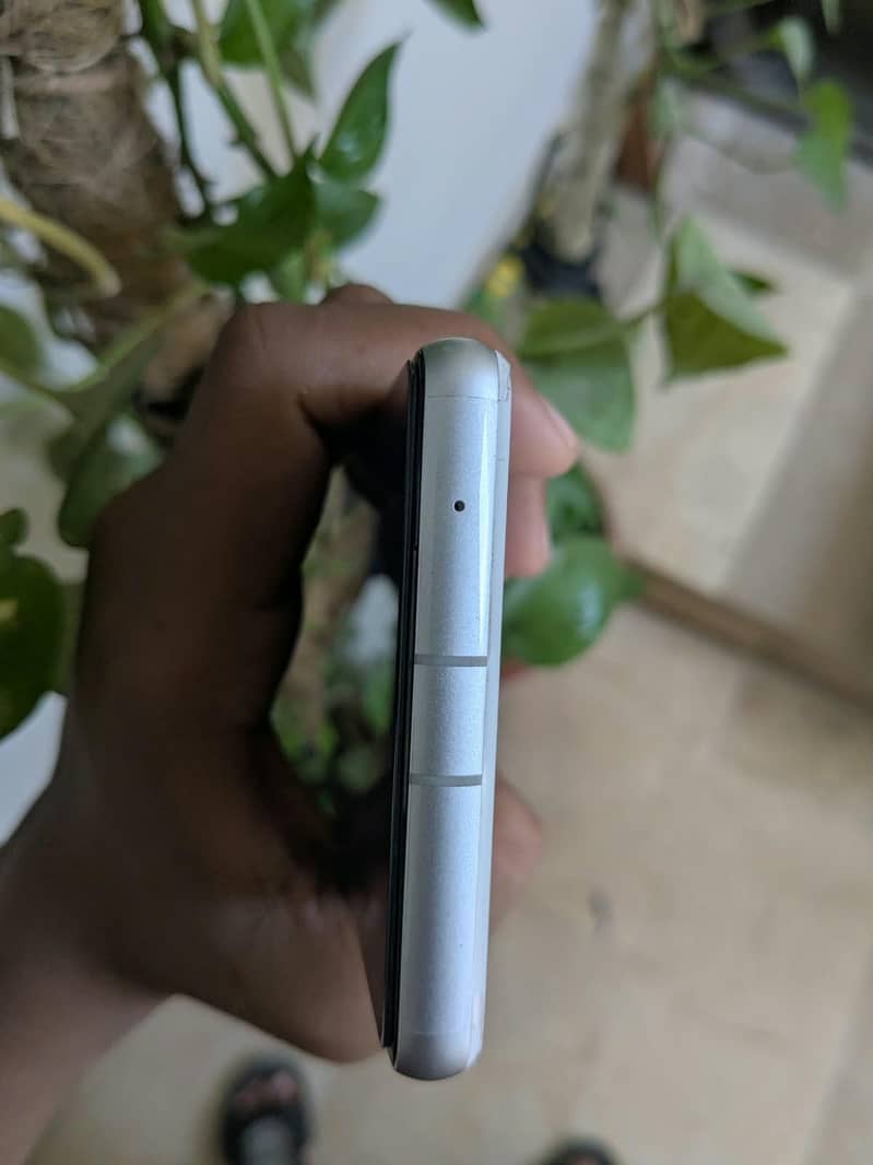 Google Pixel 7a 4