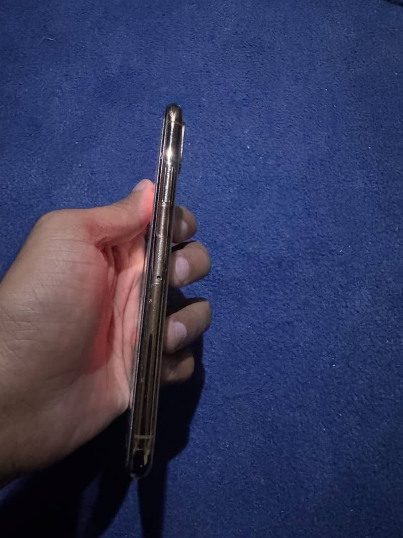 Apple iPhone XS 1