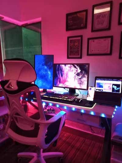 Gaming chair and table for sale urgent perfect condition