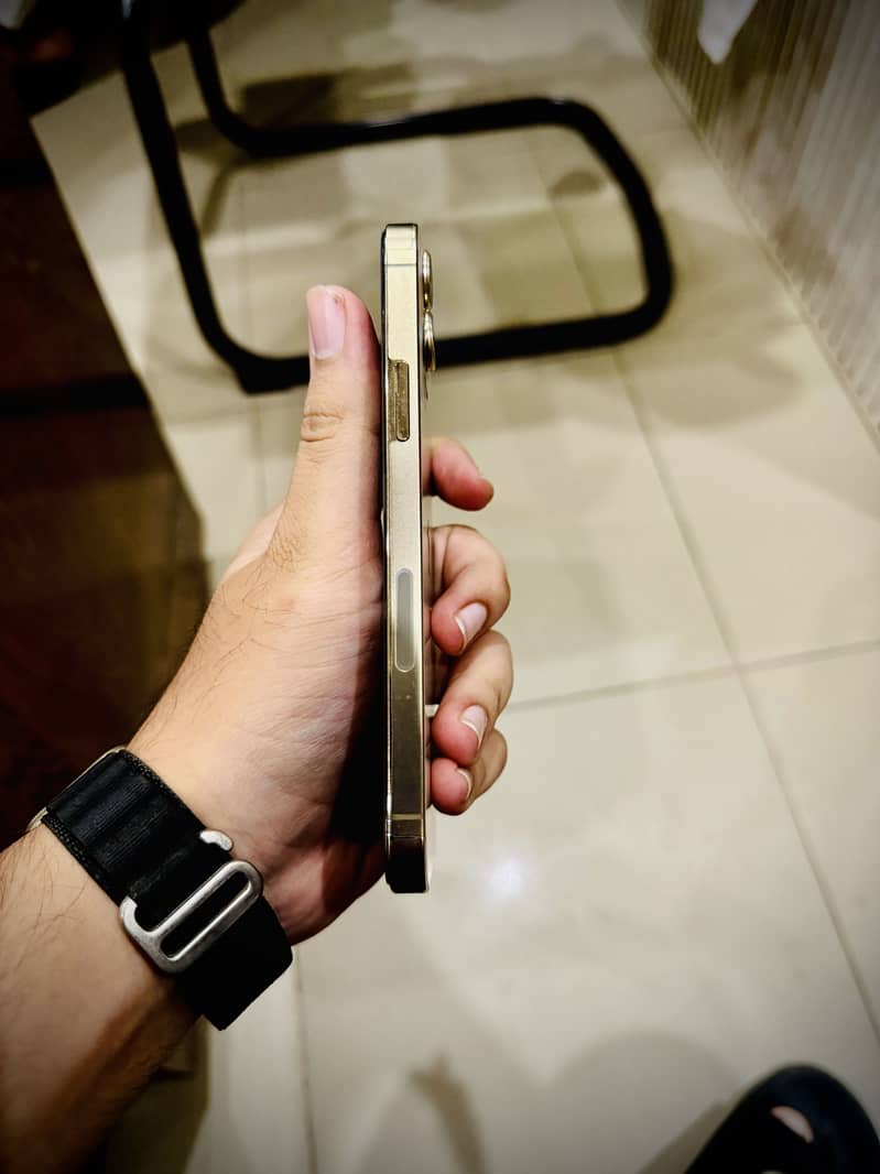 Apple iPhone 12 Pro 3