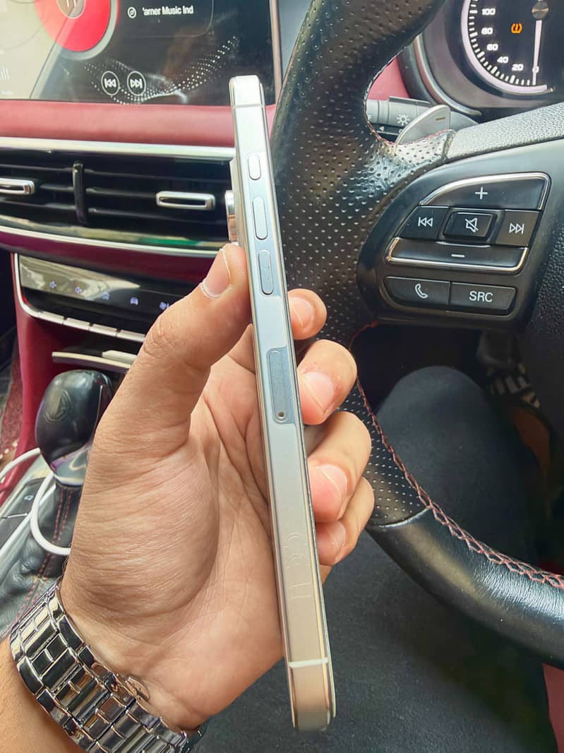 Apple iPhone 16 Pro Max 3