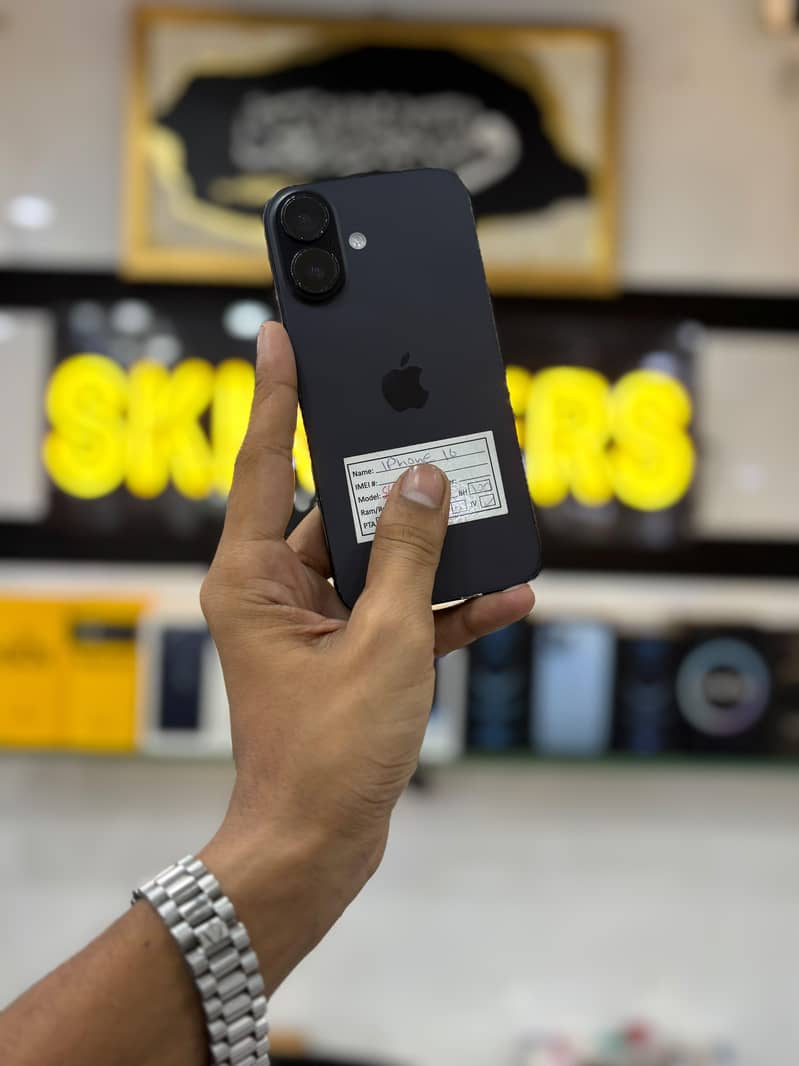 Apple iPhone 16 0