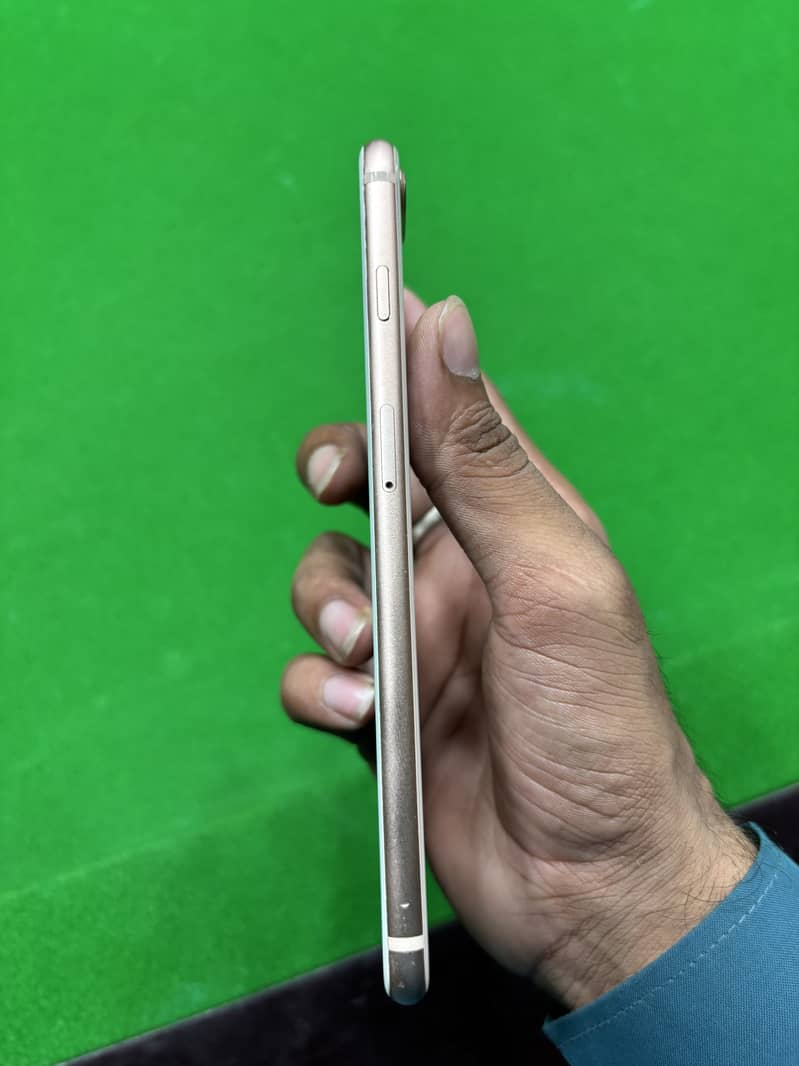 Apple iPhone 8 Plus 1