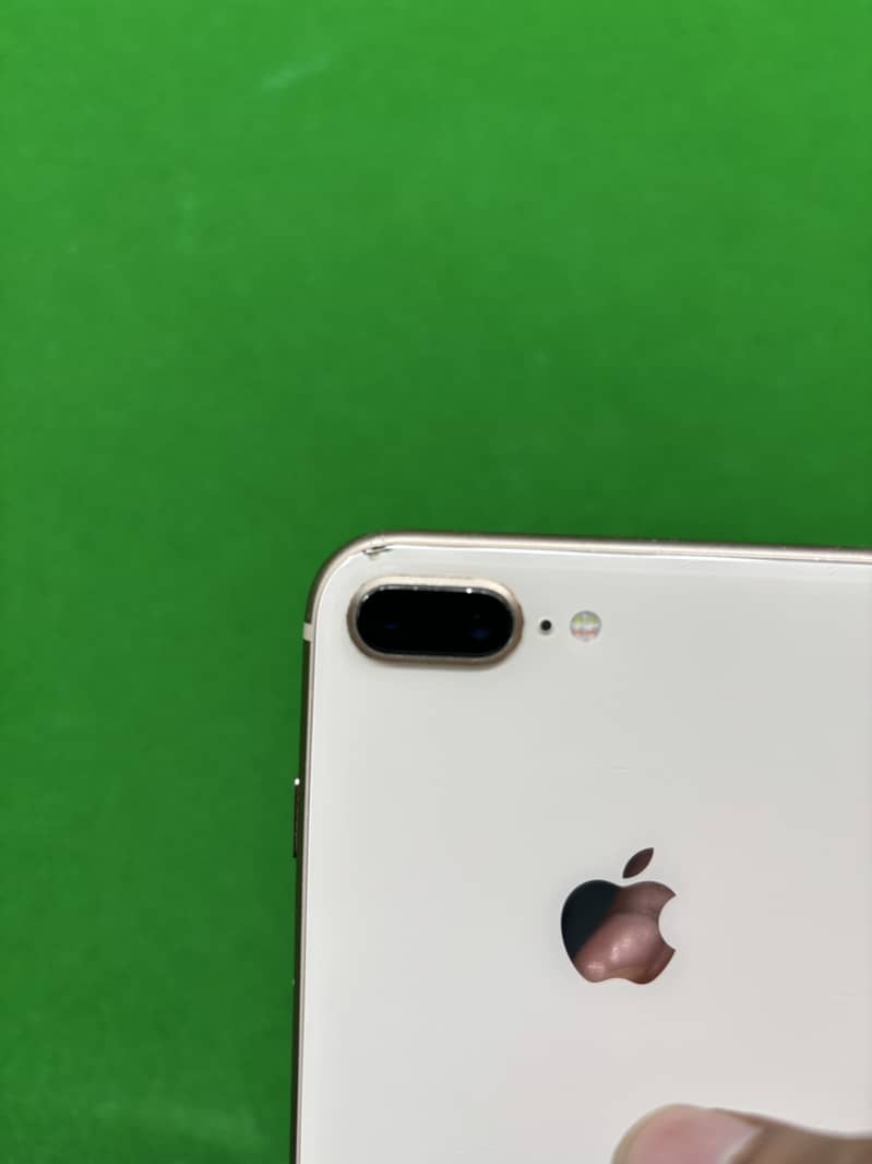 Apple iPhone 8 Plus 3
