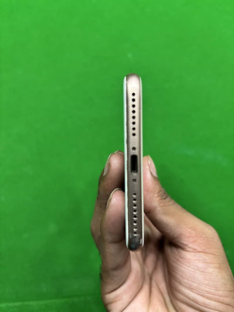 Apple iPhone 8 Plus 5