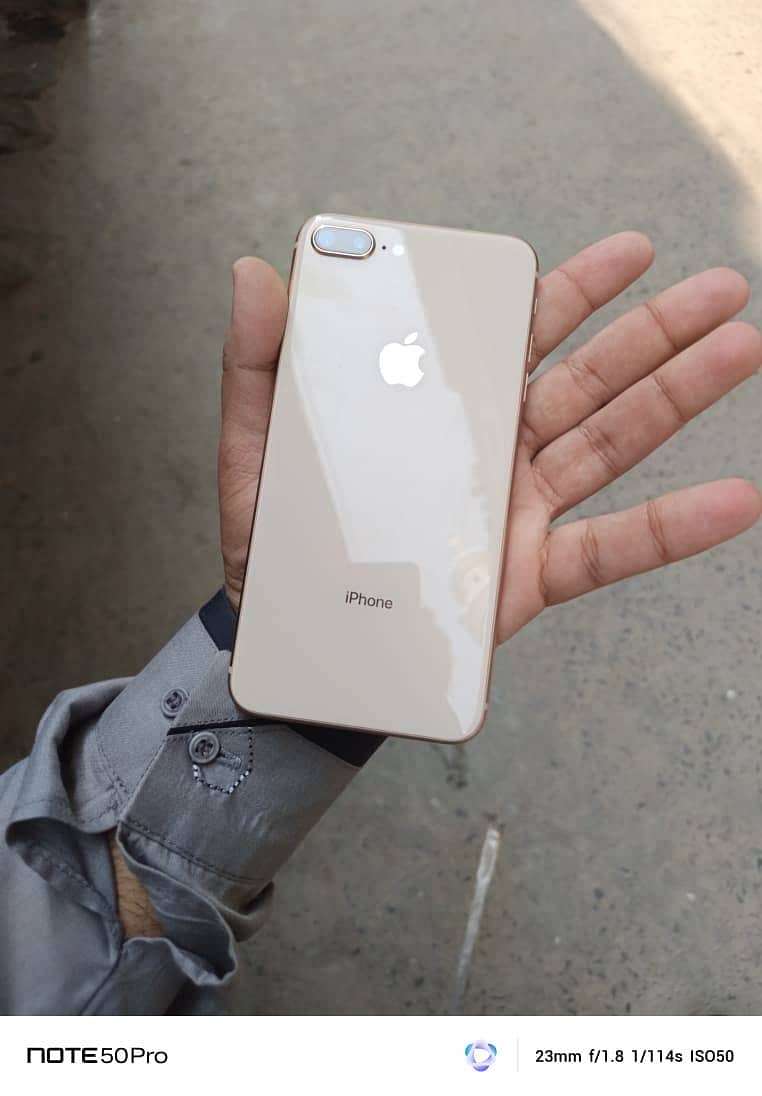 Apple iPhone 8 Plus 0