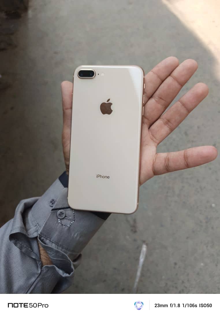 Apple iPhone 8 Plus 1