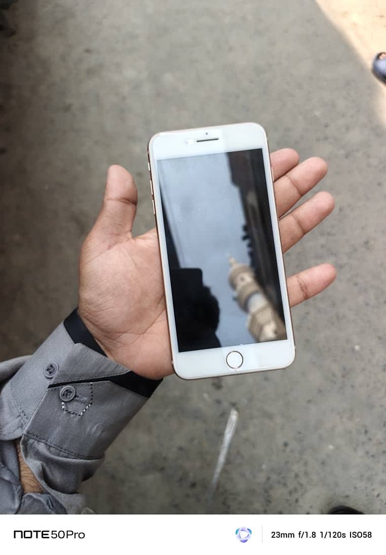Apple iPhone 8 Plus 3