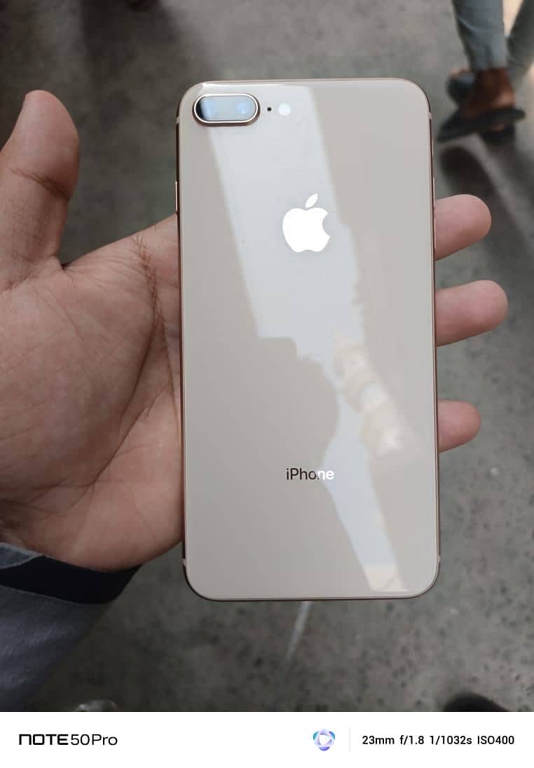 Apple iPhone 8 Plus 4