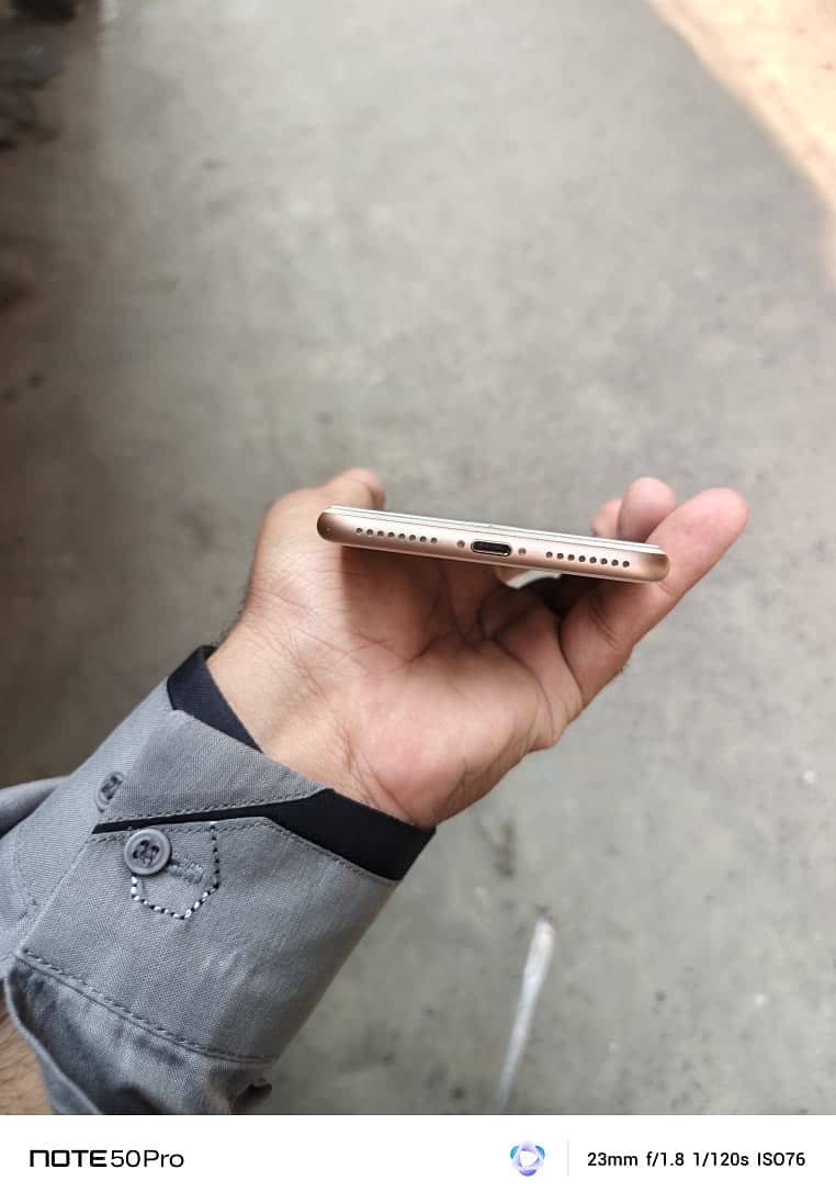 Apple iPhone 8 Plus 5