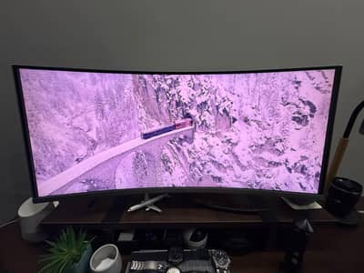 Samsung 34'' inches Curved Monitor With Human Scale Monitor Arm