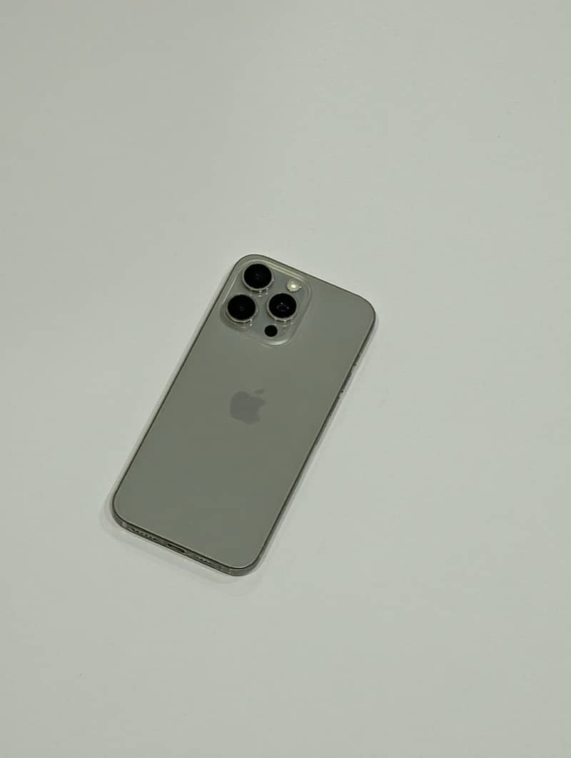 Apple iPhone 15 Pro Max 0