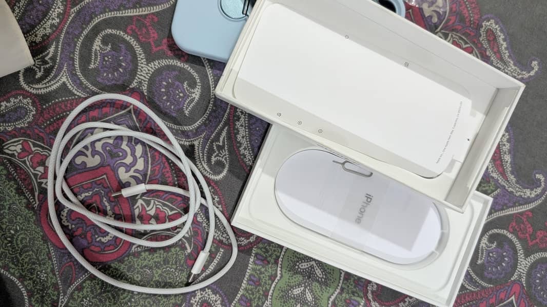 Apple iPhone 16 Pro 9