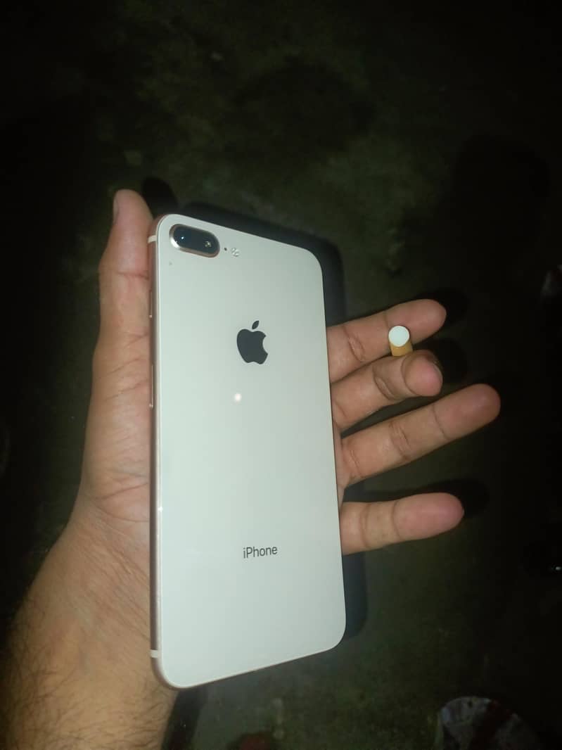 Apple iPhone 8 Plus 1