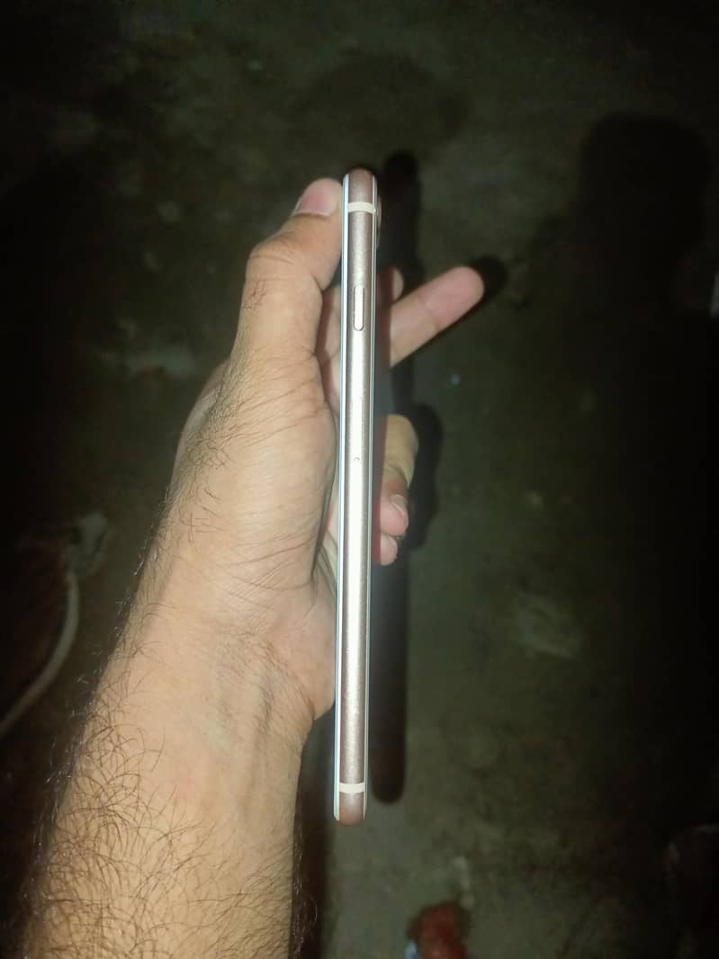 Apple iPhone 8 Plus 4