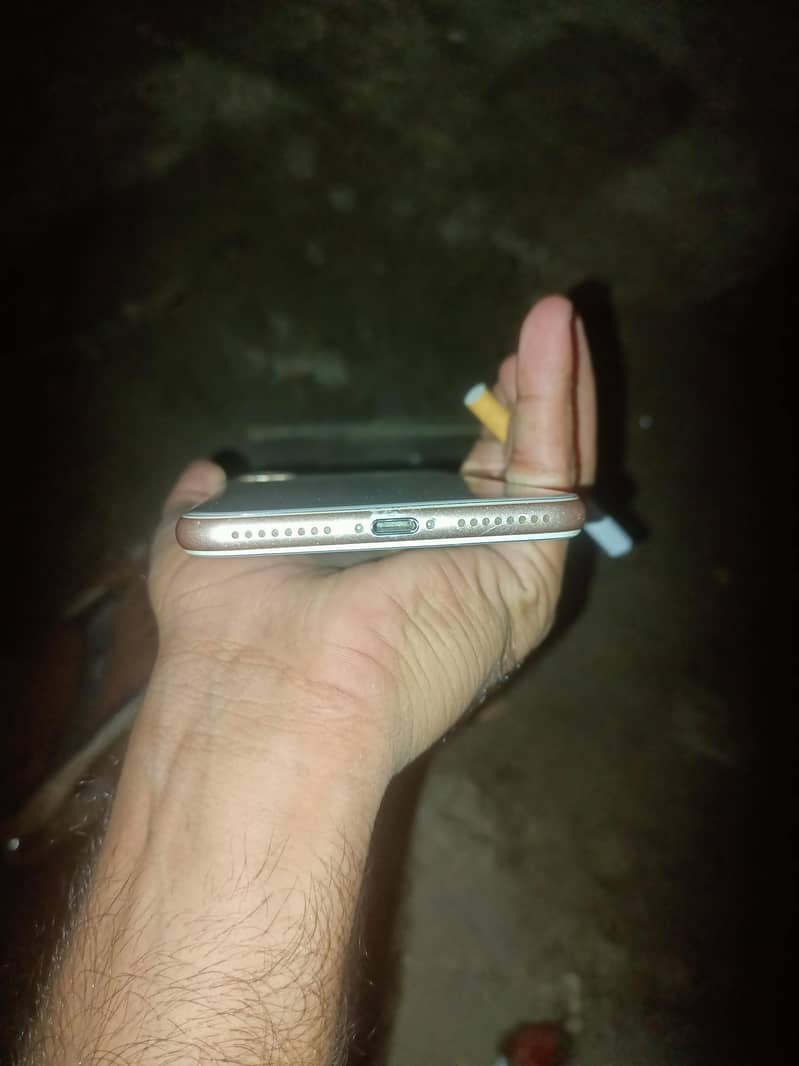Apple iPhone 8 Plus 5
