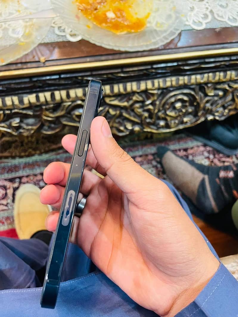 Apple iPhone 13 2