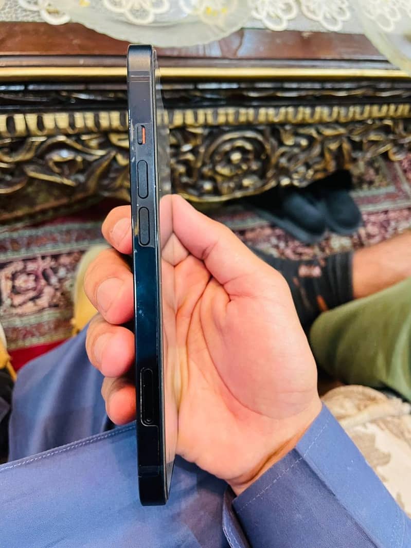 Apple iPhone 13 4