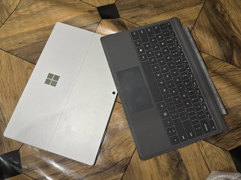 Microsoft Surface pro 7+ 4