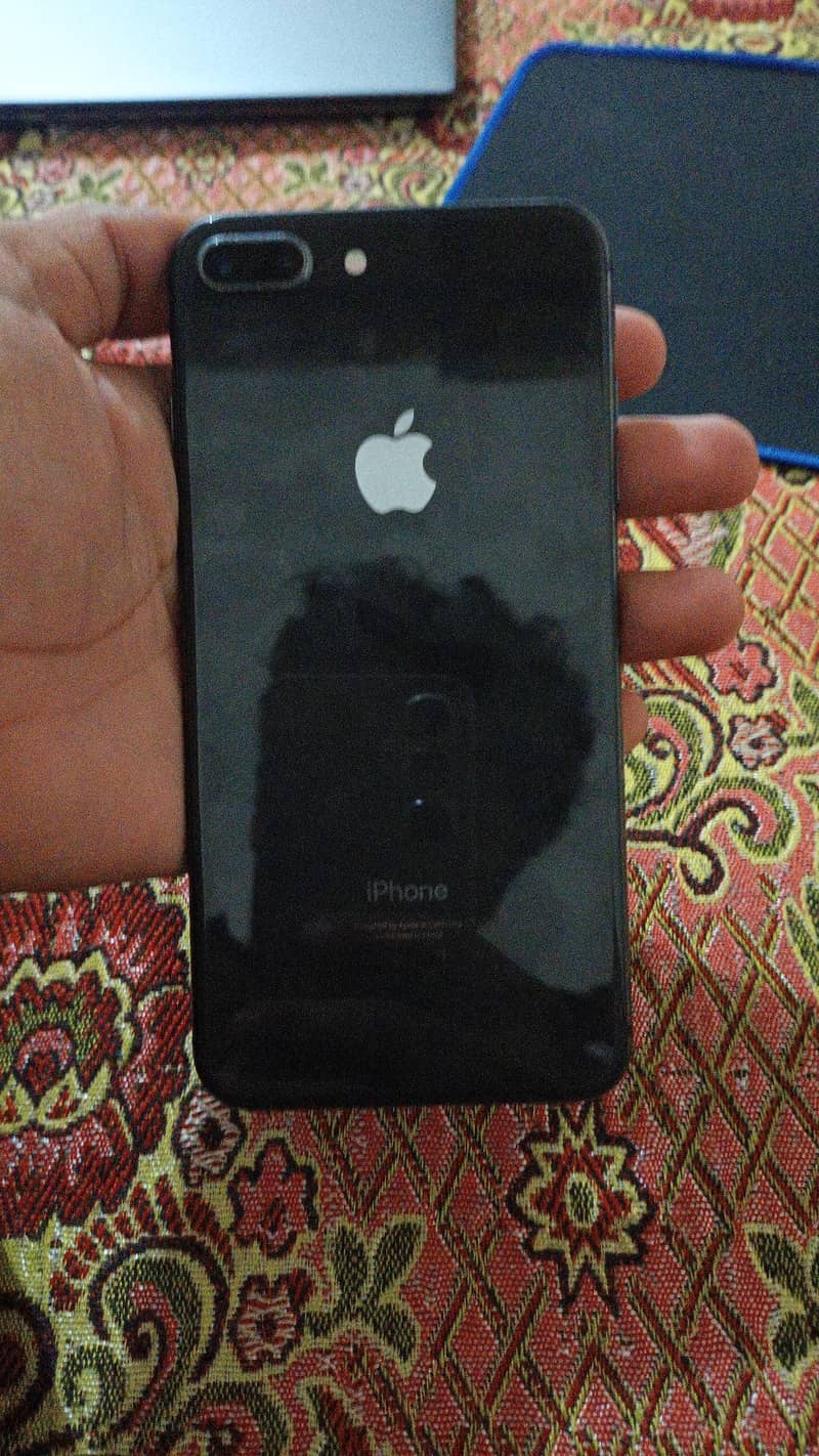 Apple iPhone 8 Plus 1