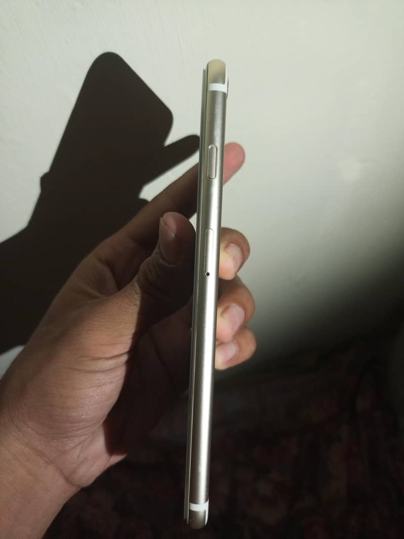 Apple iPhone 6S Plus 4