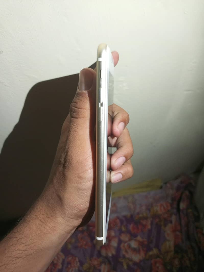 Apple iPhone 6S Plus 5