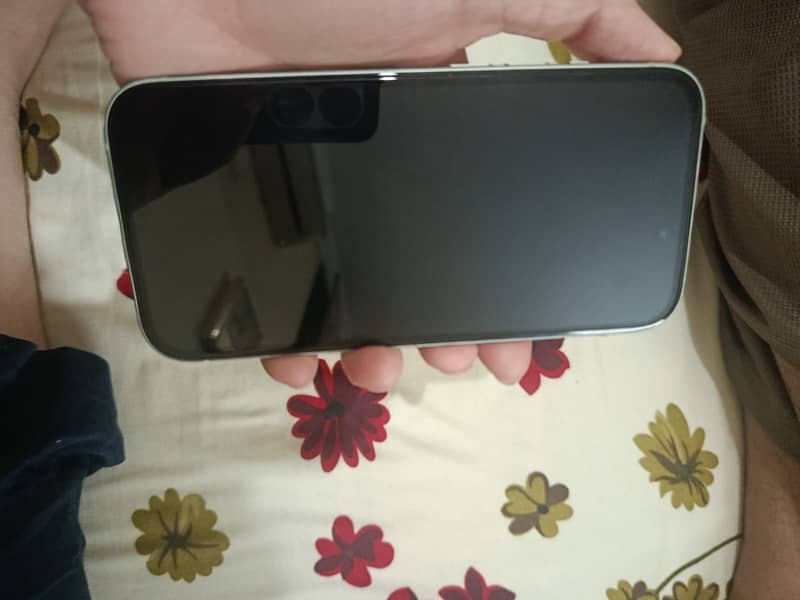 iPhone 15 3