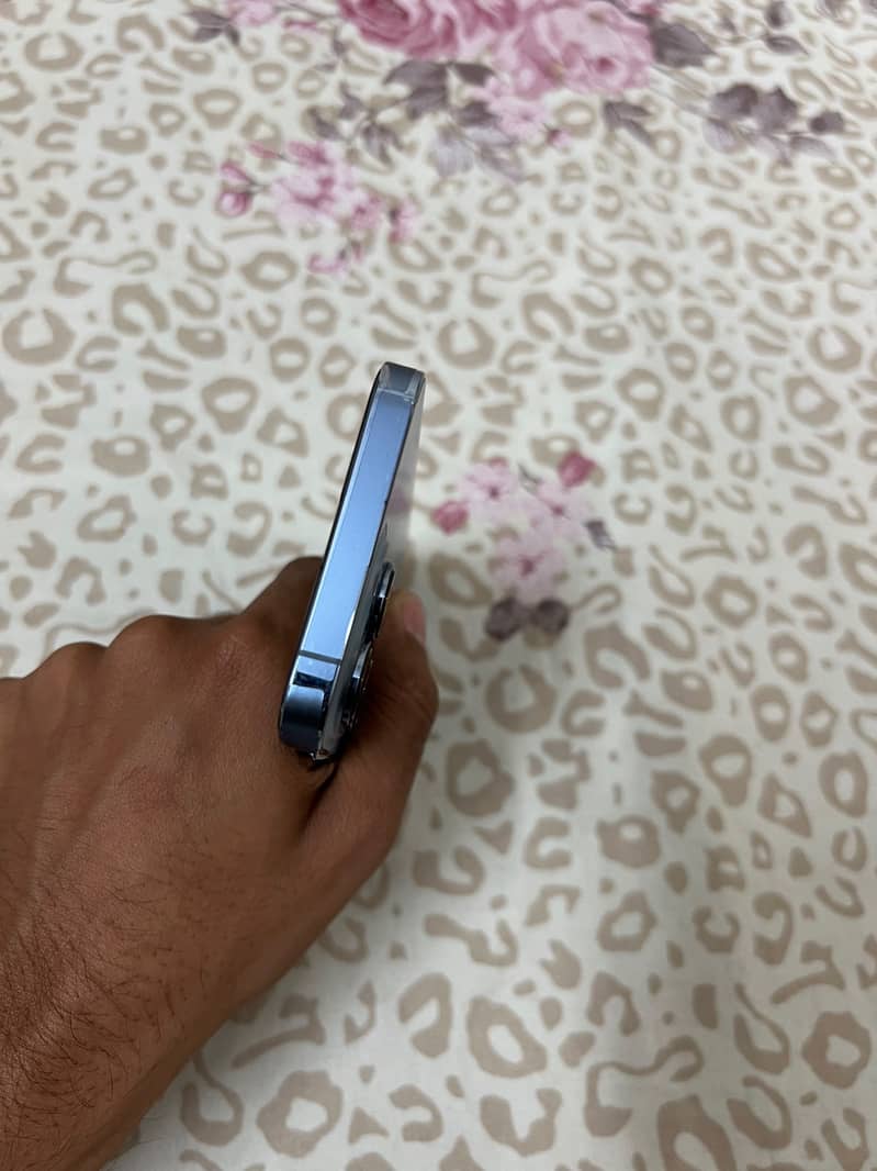 Apple iPhone 13 Pro 4
