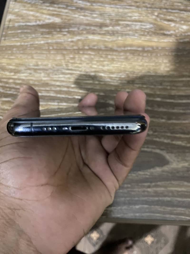 Apple iPhone 11 Pro 1