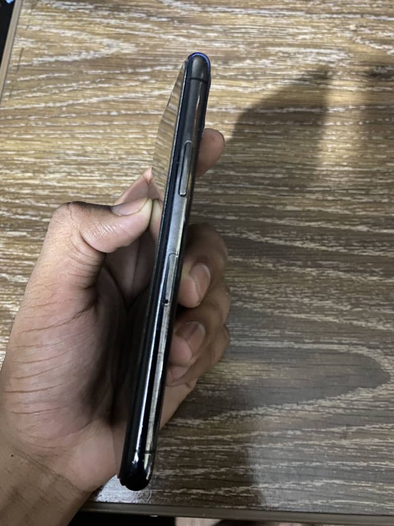 Apple iPhone 11 Pro 4