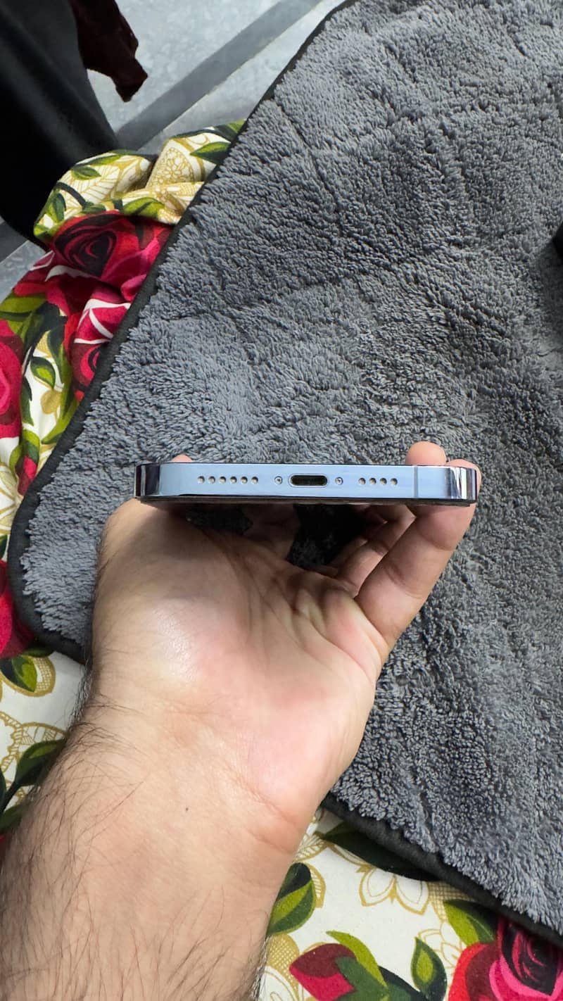 Apple iPhone 13 Pro Max 3