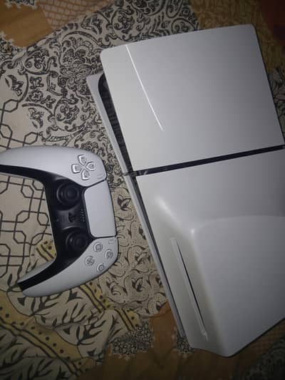 play station 5 slim disc edition like new 10by10 wthout box with beg.
